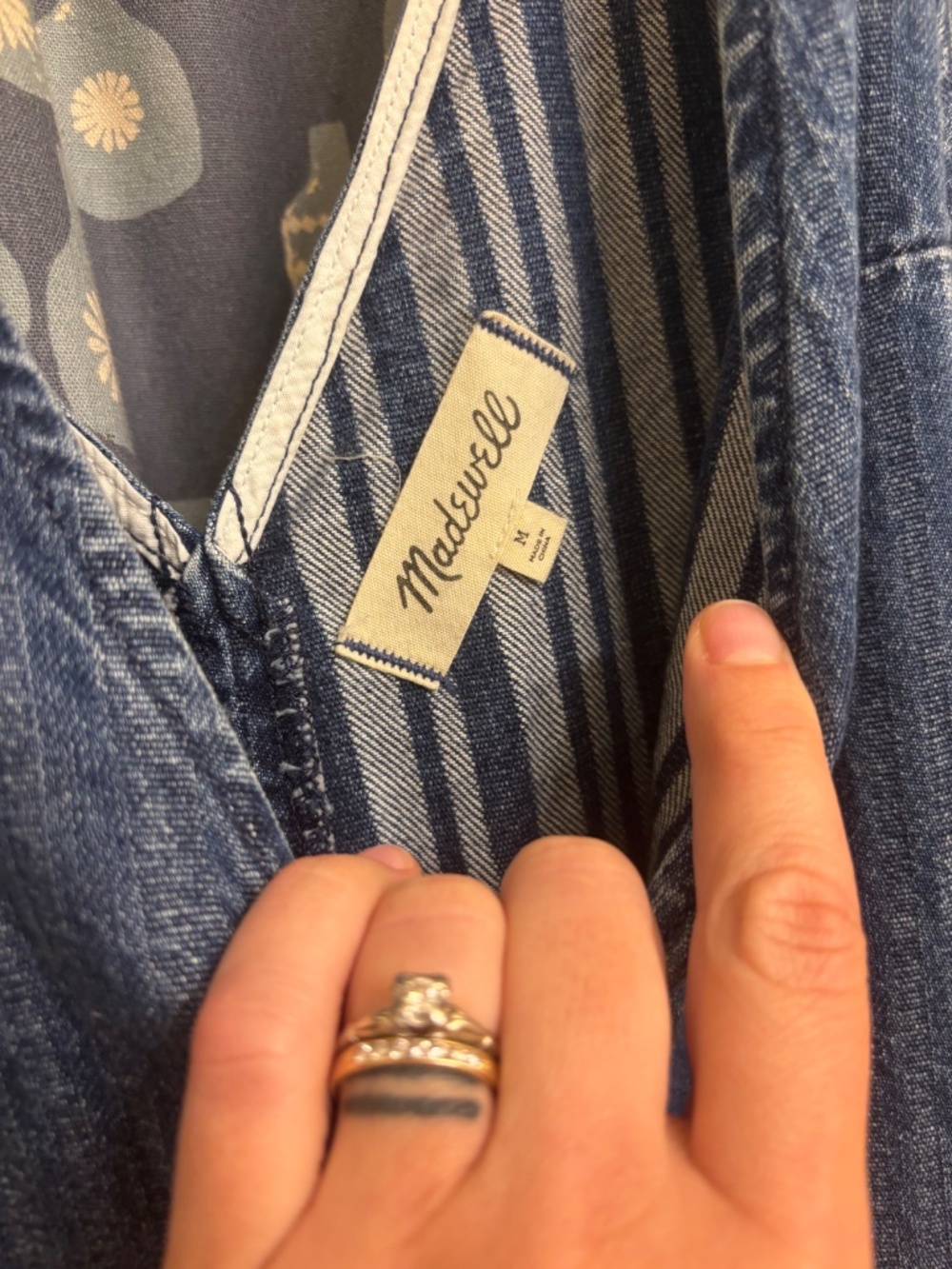 Madewell Denim V-Neck Wide-Leg Jumpsuit. Size medium. - Picture 4 of 4